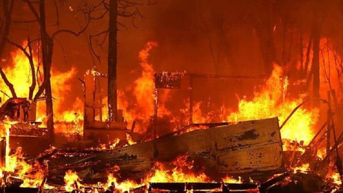 Zeci de mii de persoane, evacuate din cauza incendiilor declanşate de fulgere în California