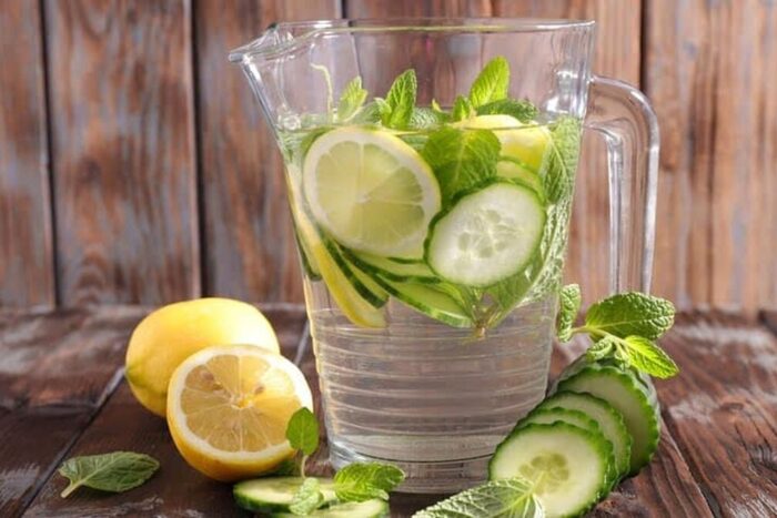 1 apa cu castravete si lamaie resize 9200 b