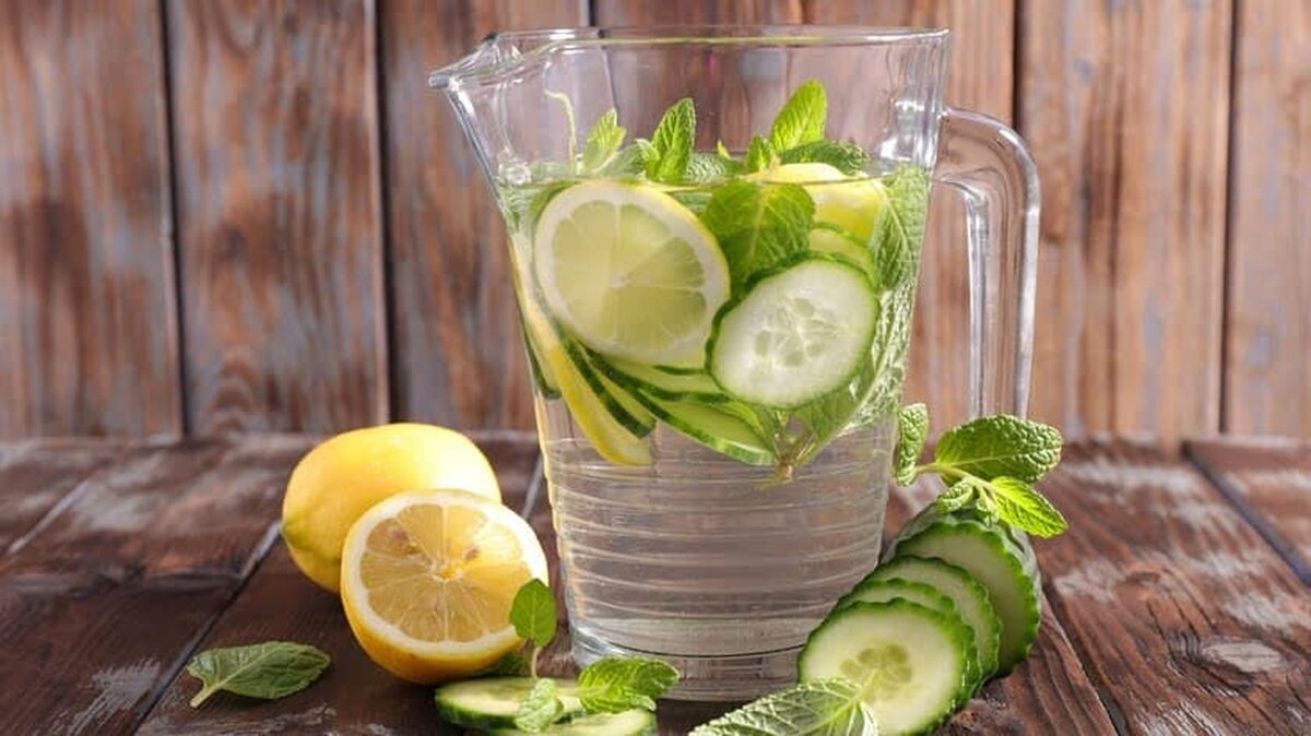 O nouă băutură care face minuni! De ce este bine să consumăm apă cu castravete?