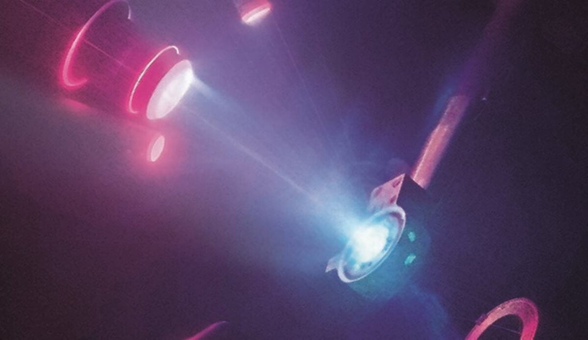 Cercetătorii au creat gheața fierbinte. Cum e posibil și la ce ne ajută?