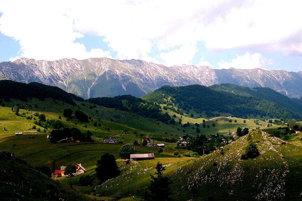 Destinații turistice pentru luna noiembrie: de la deschiderea sezonului de schi la sărbători locale