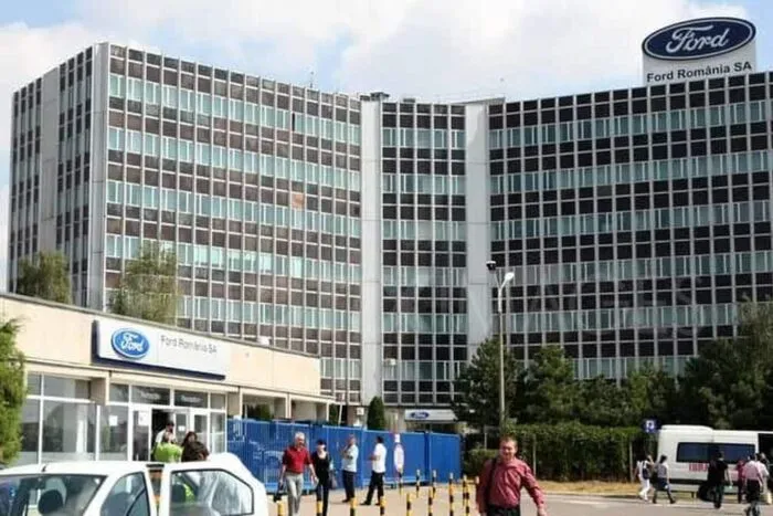 1284636354-visiting-the-ford-factory-craiova_442281_31413800