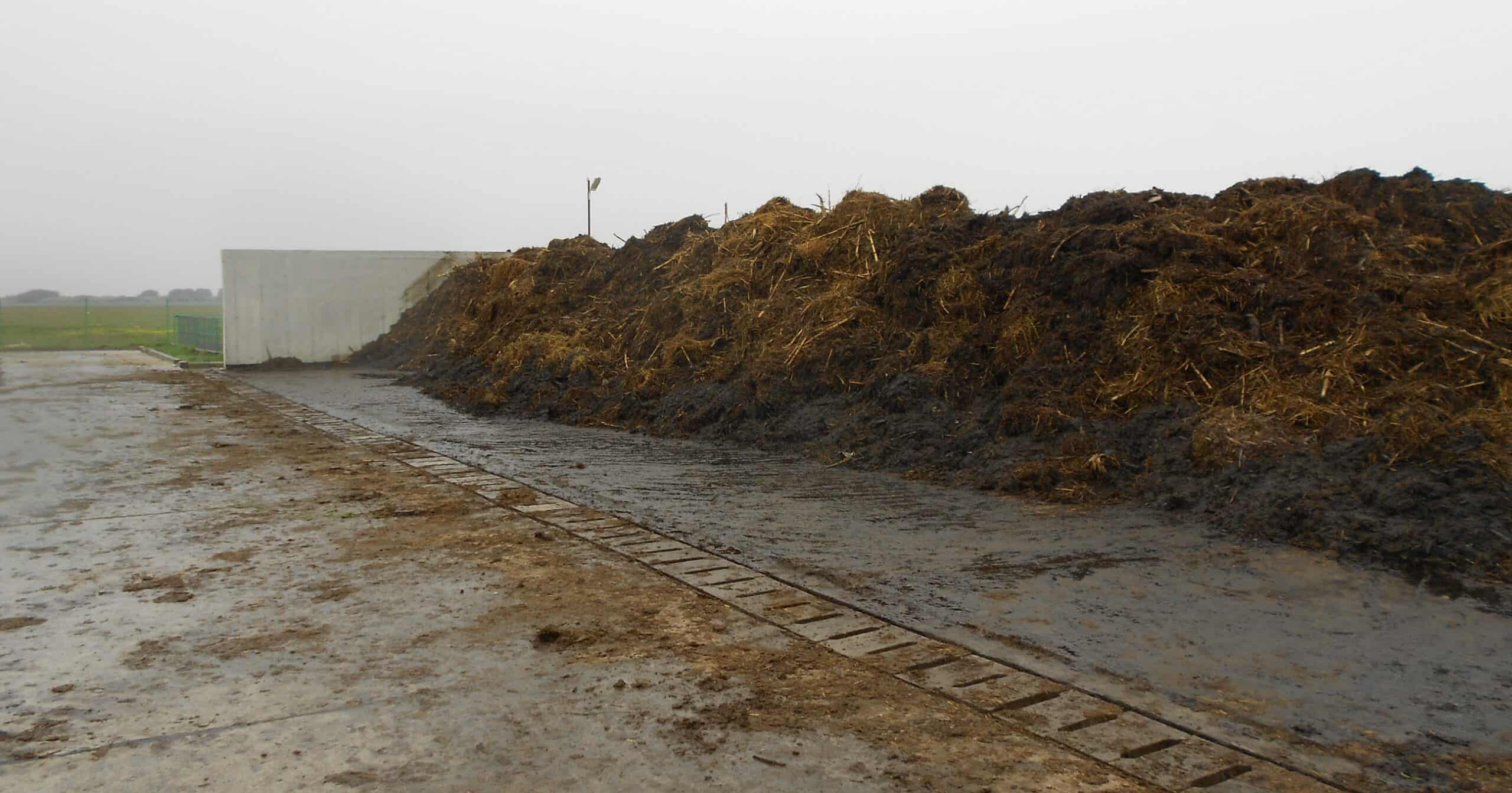 Două noi platforme comunale de colectare a gunoiului de grajd, finalizate de Ministerul Mediului în judeţul Vaslui