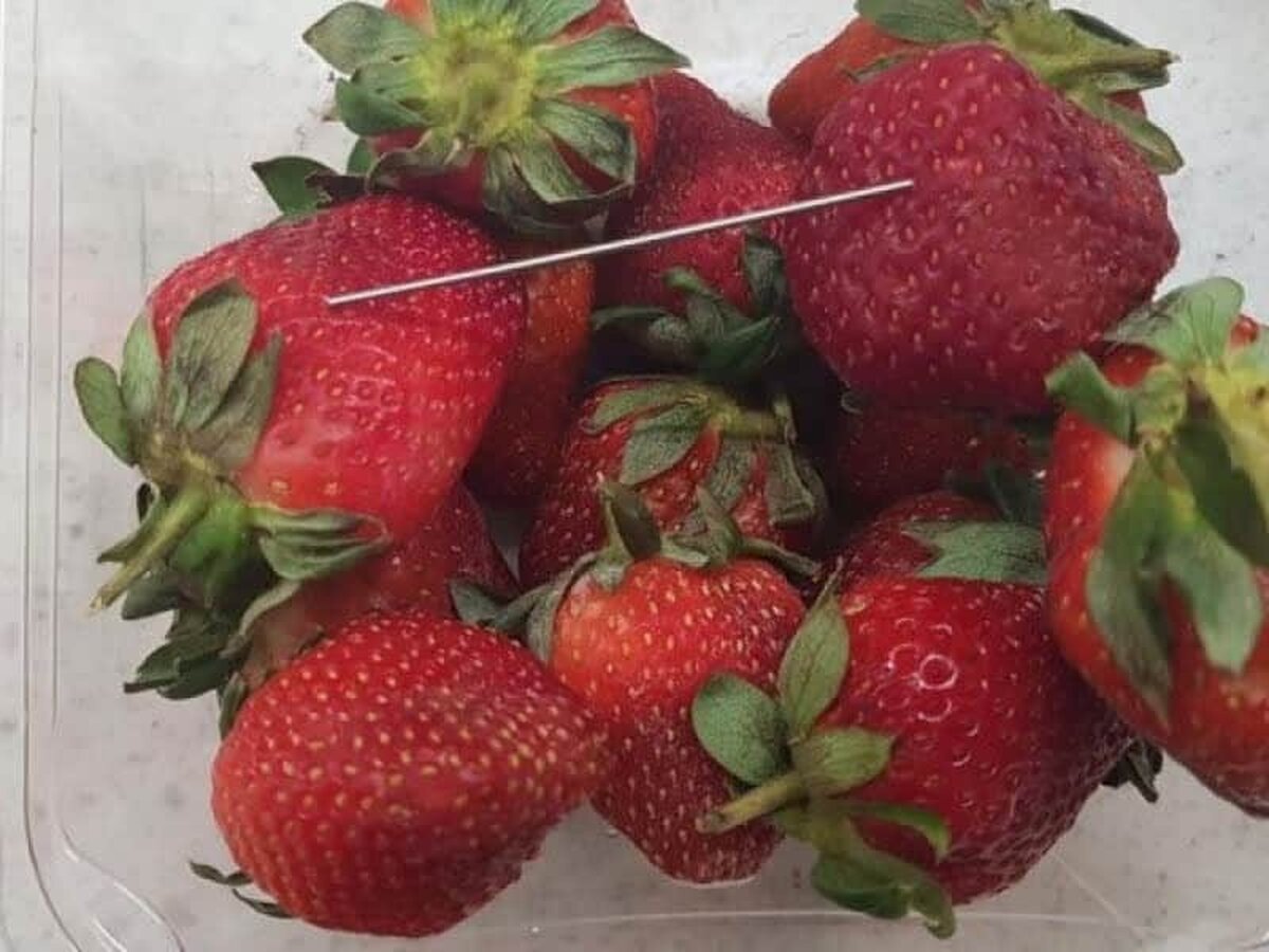 Poliţia din Australia investighează o plângere privind ace găsite în căpşuni