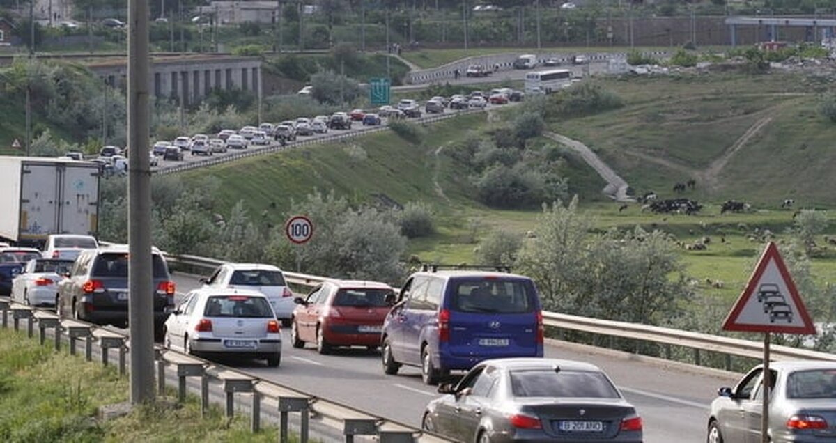 Circulaţia se desfăşoară în condiţii de aglomeraţie pe DN 1 Ploieşti – Braşov