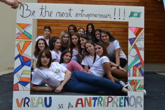 70308514 1599601543509267 2621636423886831616 o 1024x683 560x373 1