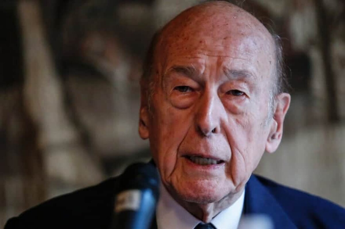 Preşedintele Klaus Iohannis transmite condoleanţe Franţei la moartea fostului preşedinte Valery Giscard d’Estaing