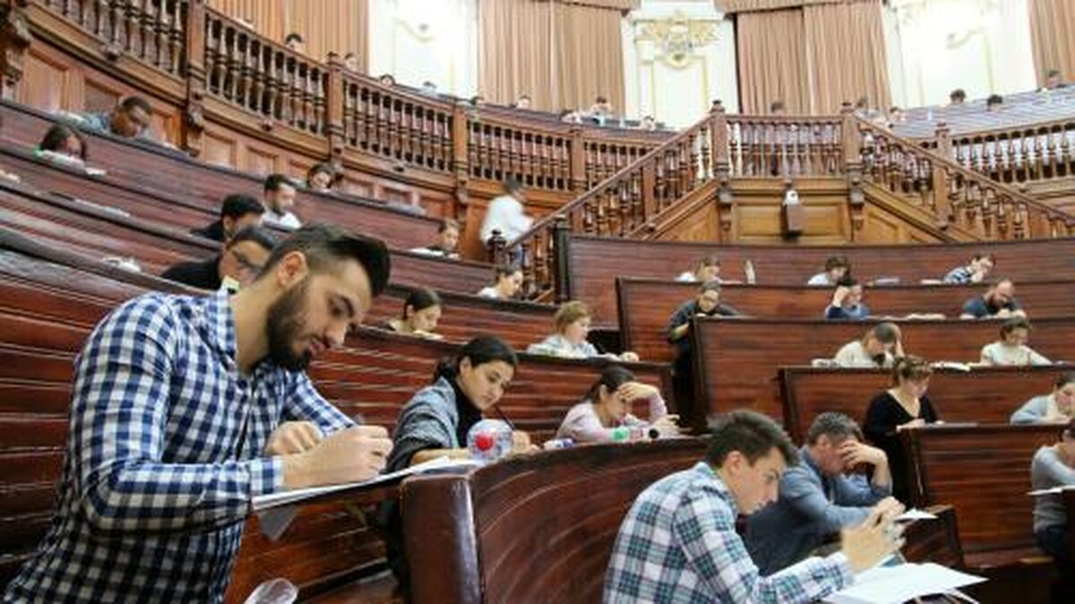 Ministerul Sănătății: 8.876 de absolvenți ai universităților de medicină și farmacie vor participa duminică la concursul de intrare în rezidențiat