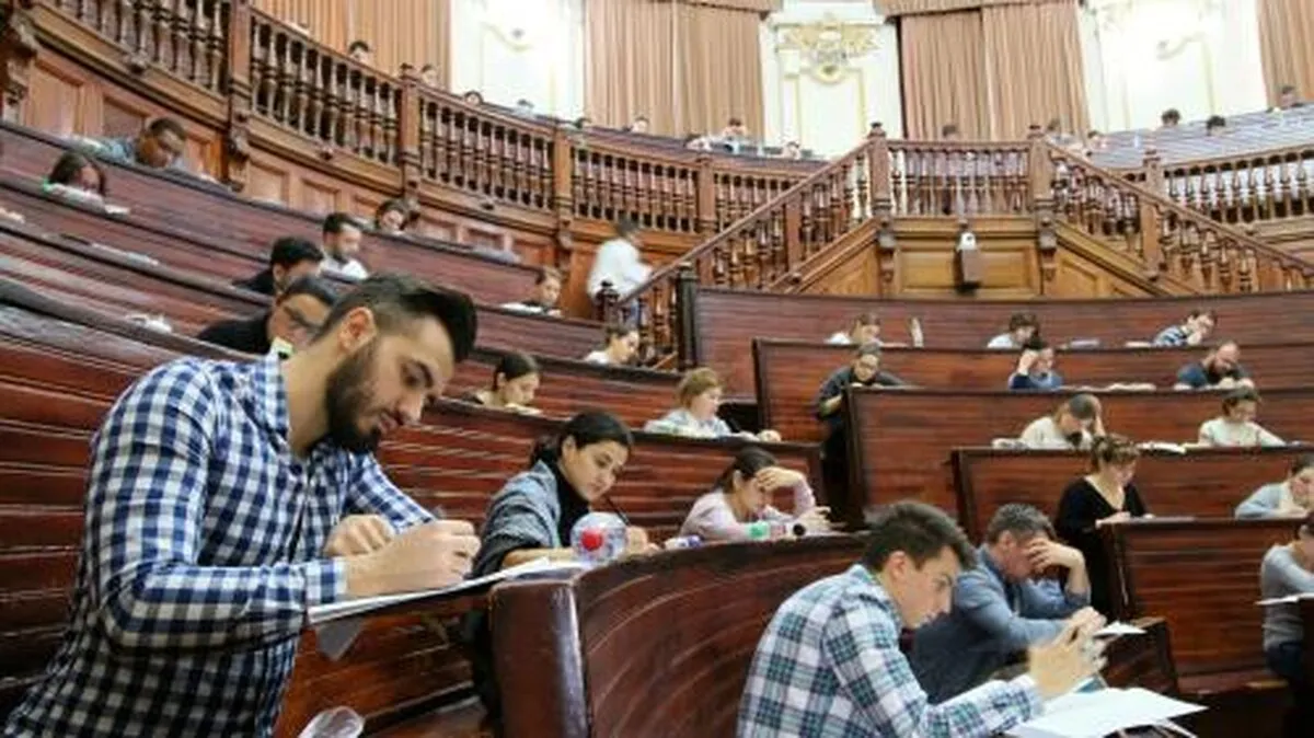 8-876-de-absolventi-ai-universitatilor-de-medicina-si-farmacie-vor-participa-duminica-la-concursul-de-intrare-in-rezidentiat-18688816
