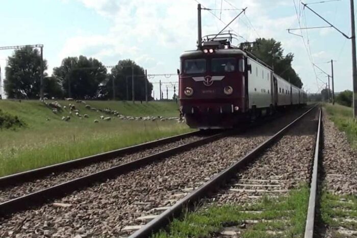 805434 1569254818 a fost reluata circulatia feroviara intre statiile ilteu si savarsin