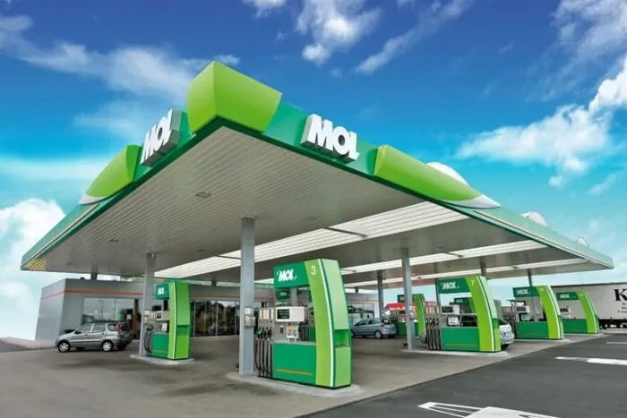 9mol-benzinarie1