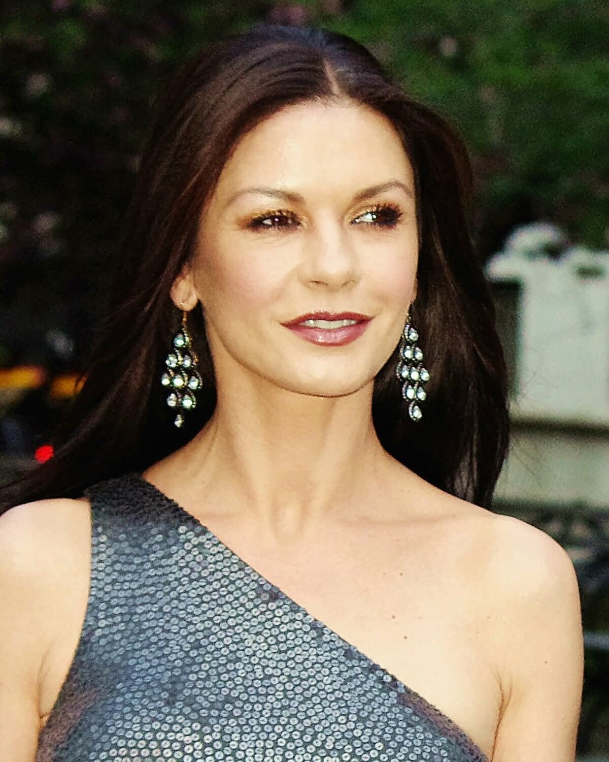 Catherine Zeta-Jones a ajuns în România, unde se filmează seria „Wednesday”, în regia lui Tim Burton