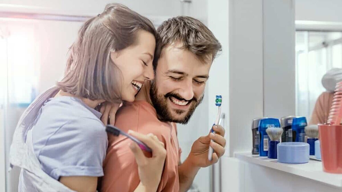 Sănătatea orală pierde din importanță în contextul unei îngrijorări tot mai mari privind sănătatea generală Colgate Change your toothbrush