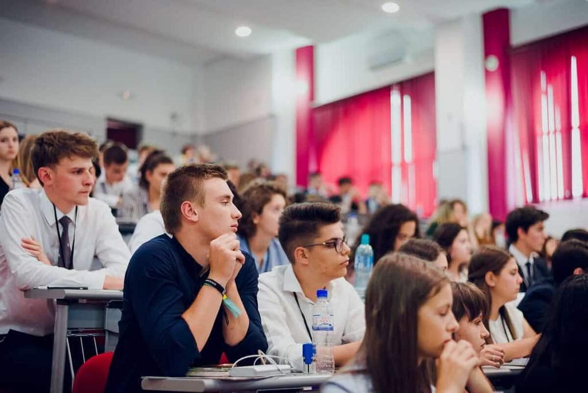 Consiliul Naţional al Elevilor lansează 10 obiective pentru dezvoltarea educaţiei