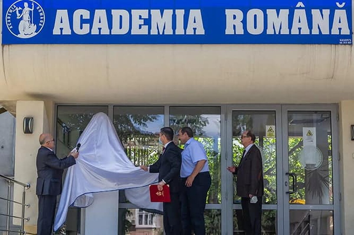 Sărbătorirea centenarului academicianului Cristofor I. Simionescu, printr-un intreg poştal