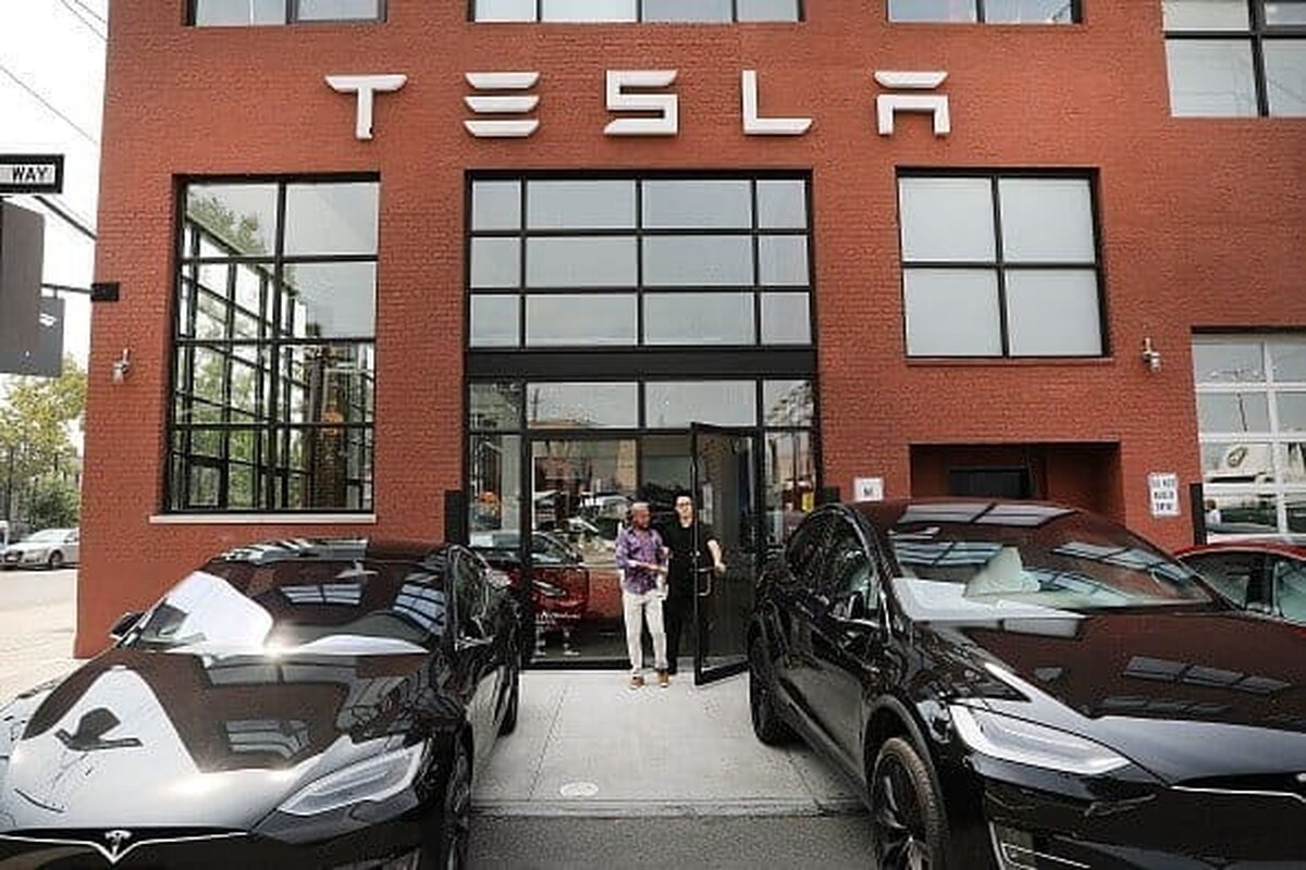 Marea Britanie a pierdut investiția Tesla din cauza Brexit