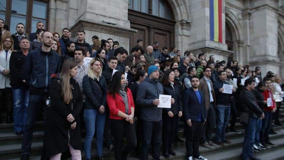 Judecătorii Curţii de Apel (CA) Cluj condamnă atitudinea arogantă şi lipsită de profesionalism a Parlamentului faţă de magistraţi
