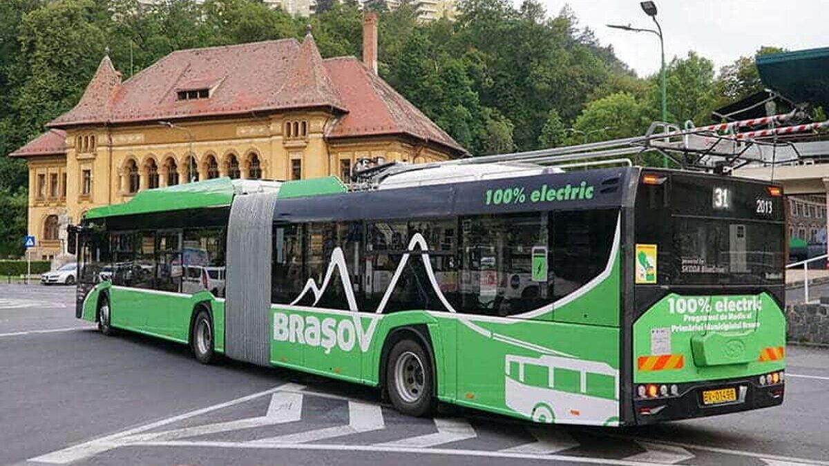 Brașov: Se introduce o linie directă de autobuz de la gară până la gondola din Poiana Brașov Lini 100