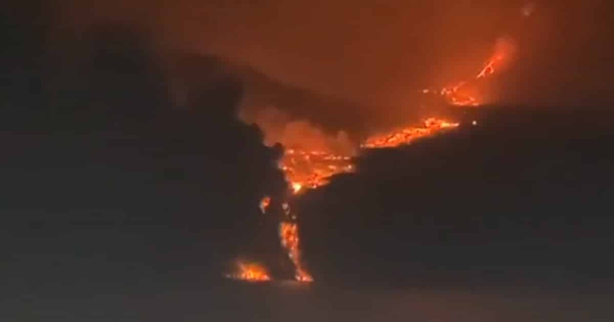 Lava din erupția vulcanului din La Palma a ajuns la ocean