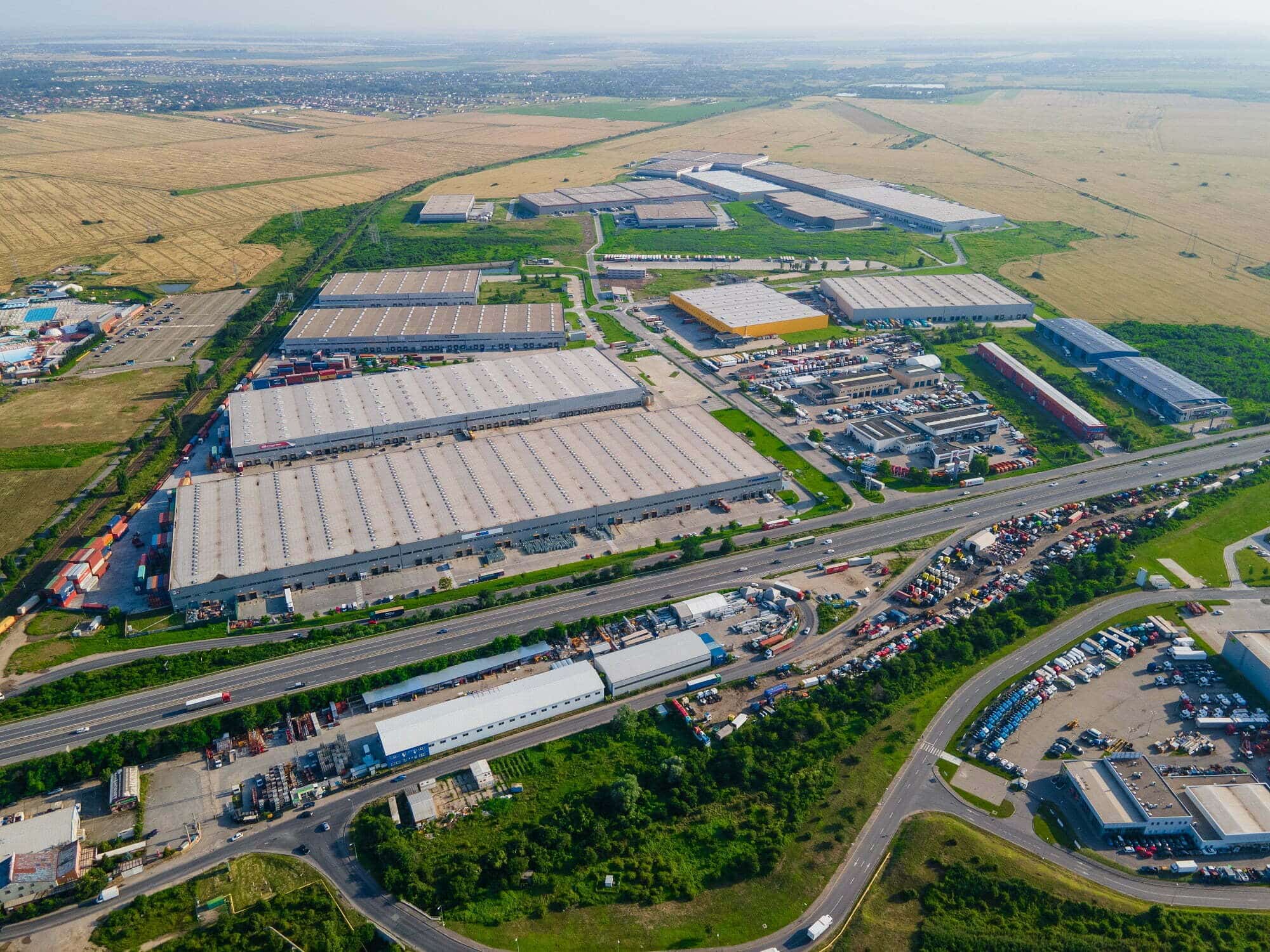 Depozite eficiente din punct de vedere energetic și parcuri sustenabile: un pas înainte pentru decarbonizarea sectorului industrial-logistic