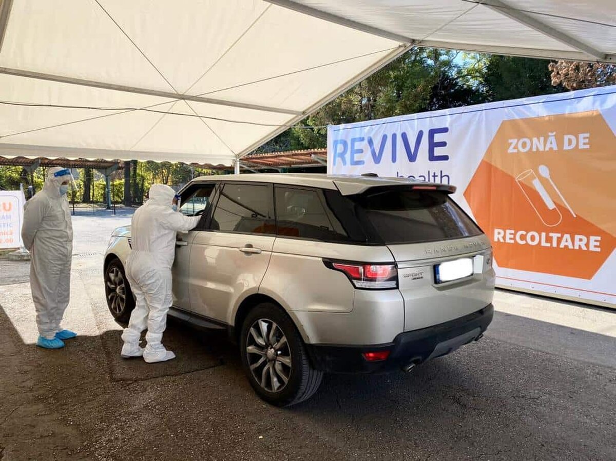 Un nou centru de testare pentru virusul COVID-19, de tip drive-thru, s-a deschis în zona de Nord a capitalei
