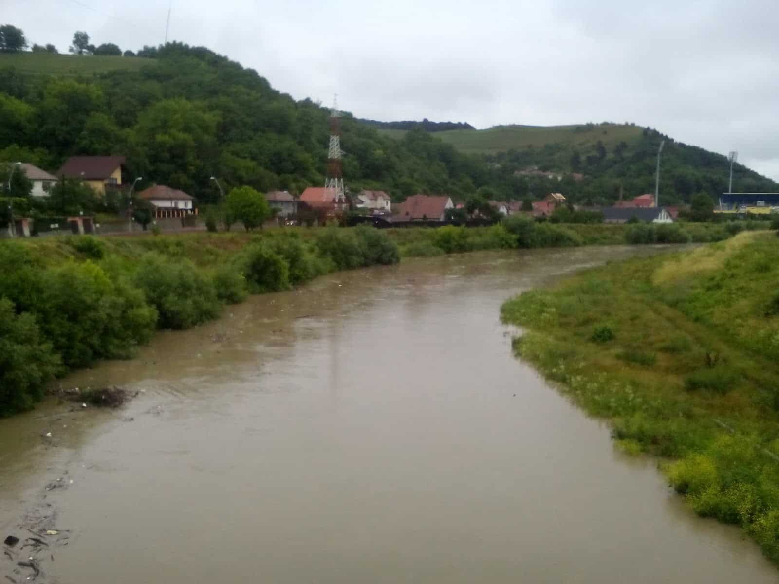 O fetiţă de 10 ani a murit după ce a căzut în râul Târnava