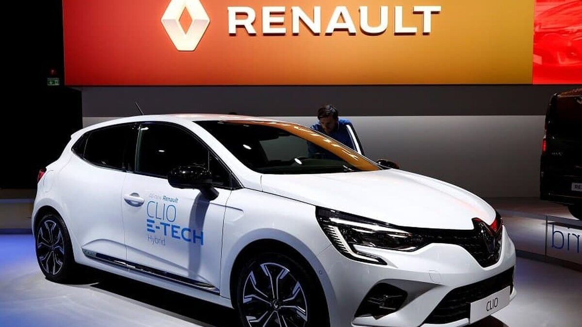Renault Clio E Tech Hybrid Bussels show rtrs web