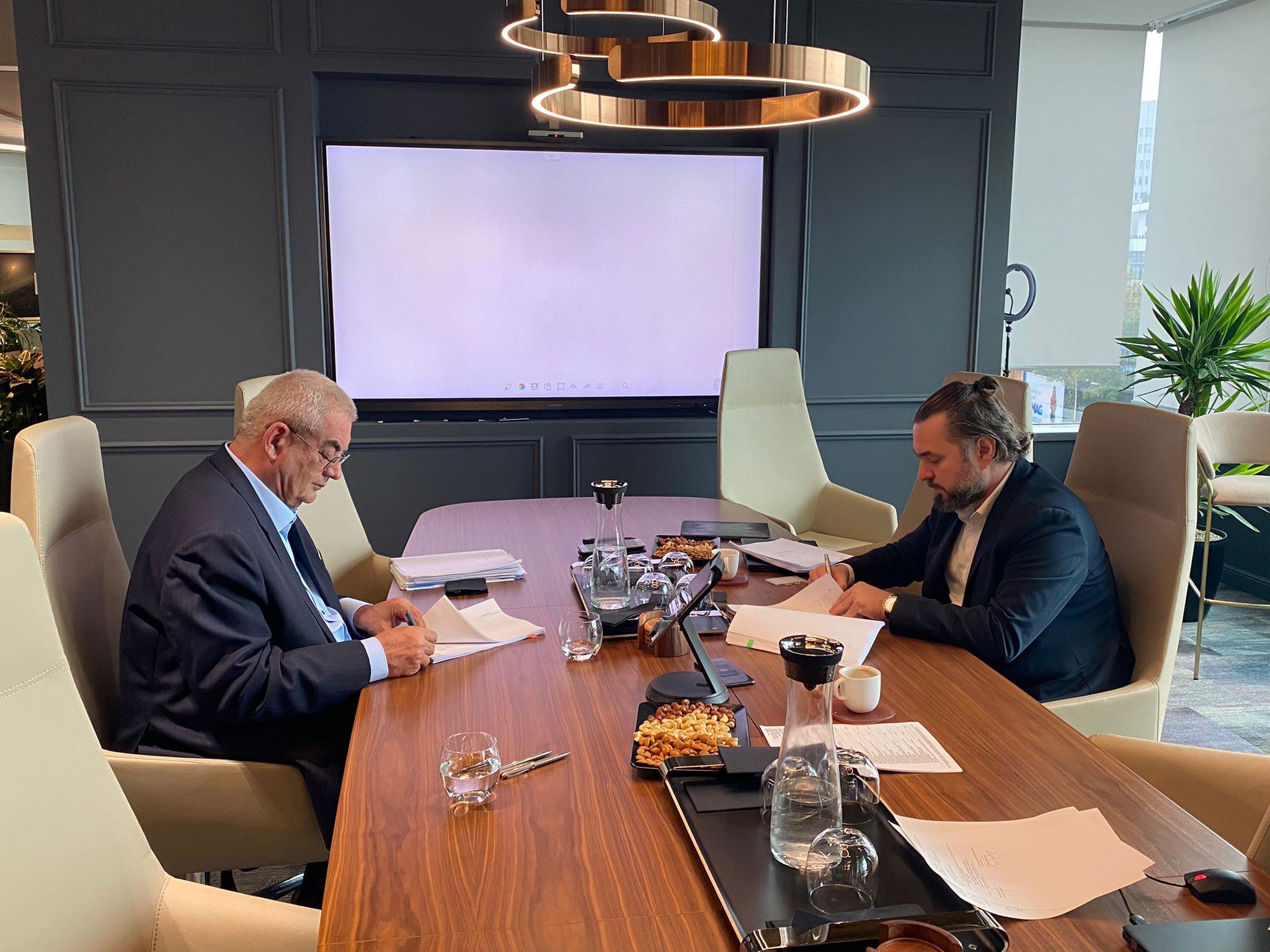 ROCA Investments preia integral Sarcom, unul dintre cei mai mari producători de vopsele și lacuri din România