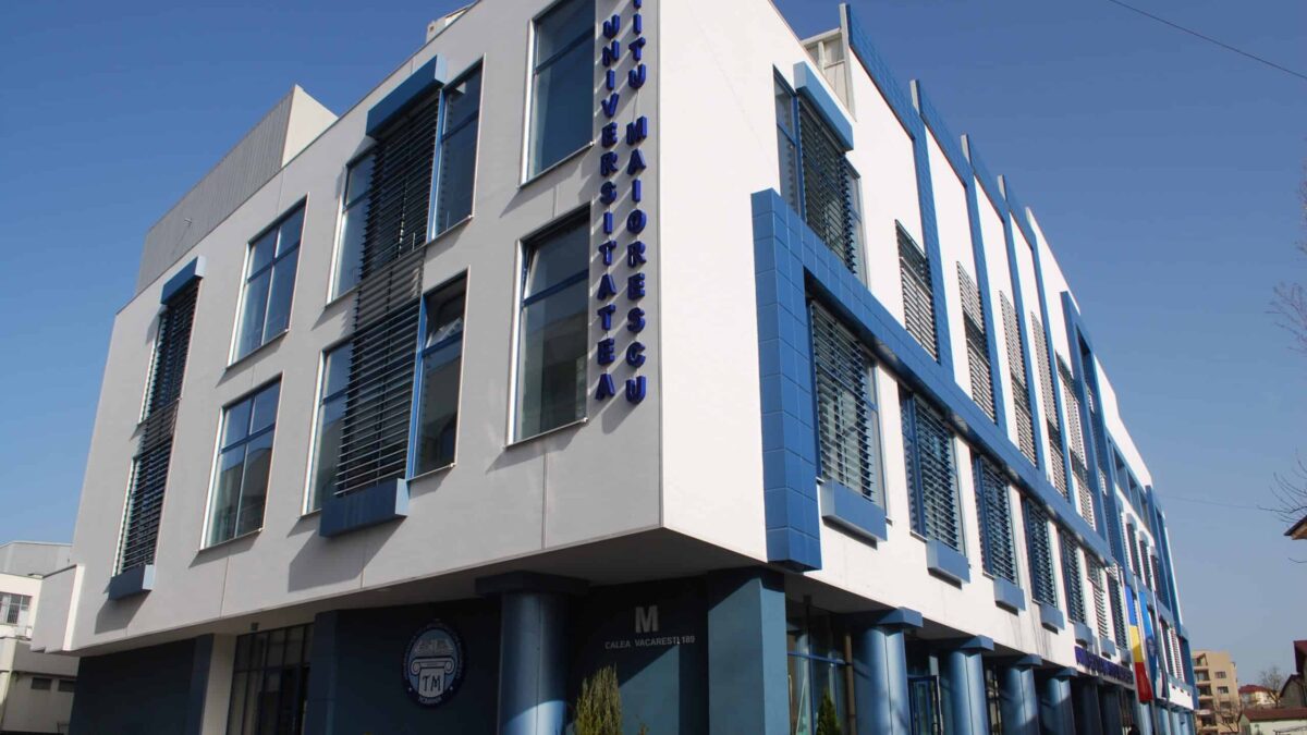 Universitatea Titu Maiorescu își așteaptă noua promoție de studenți cu cele mai mari investiții dintre toate universitățile private UTM scaled 1