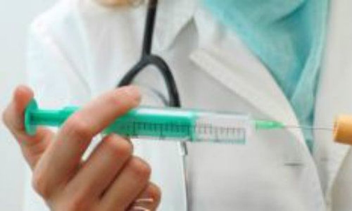 Vaccinarea anti-COVID se va face doar la medicii de familie, din iulie.