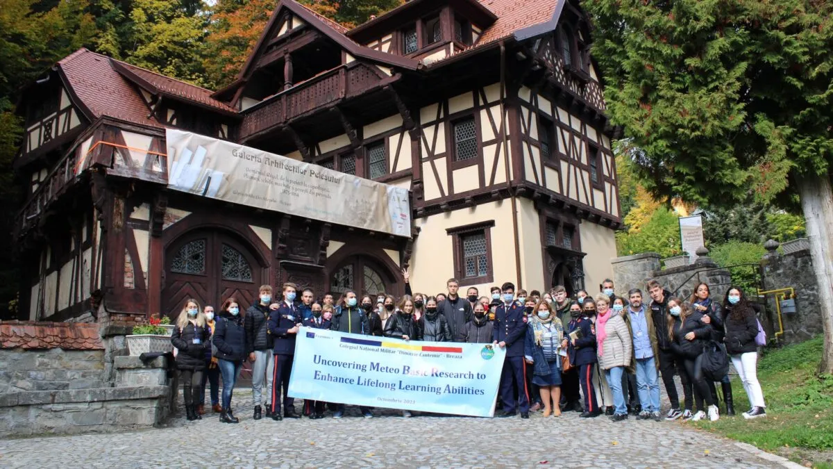 Vizita-grup-ERASMUS-UMBRELLA-la-Galeria-Arhitectilor-Pelesului