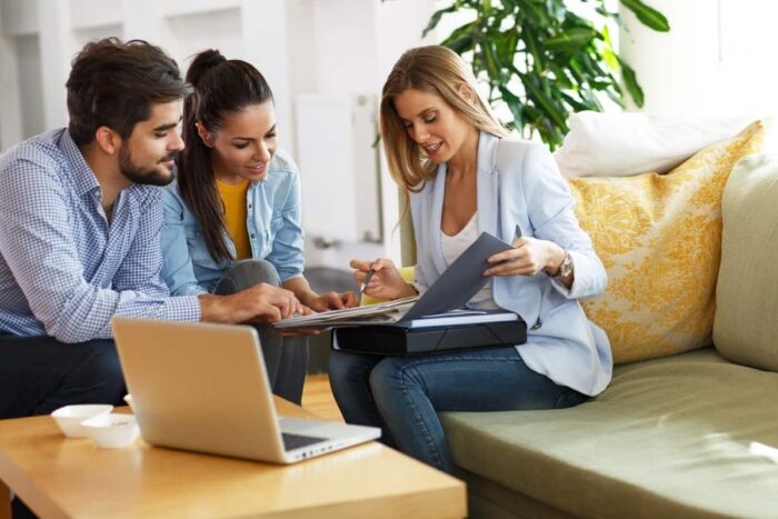 agent imobiliar