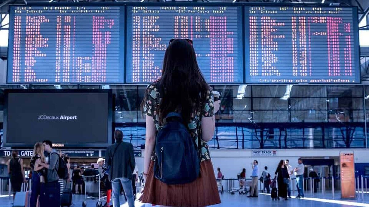 airport-2373727_960_720