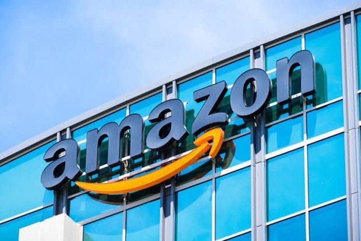 Amazon face contestație după ce Pentagonul a acordat un contract de miliarde Microsoft