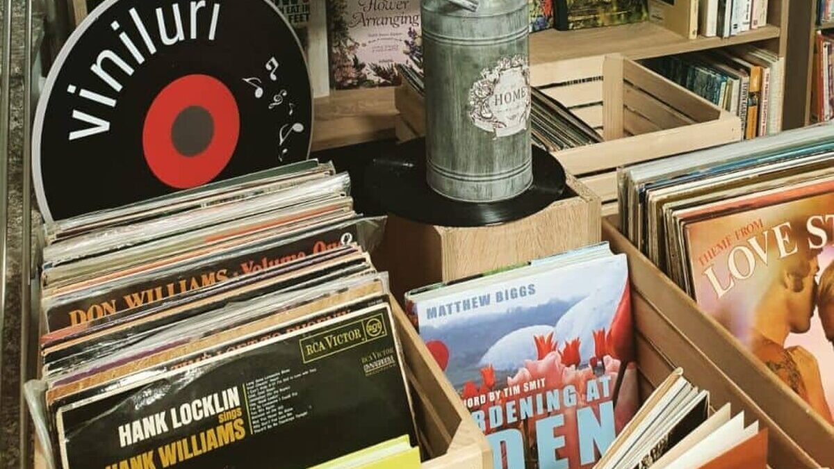 5 motive să asculți muzică înregistrată pe discuri de vinil beneficii viniluri