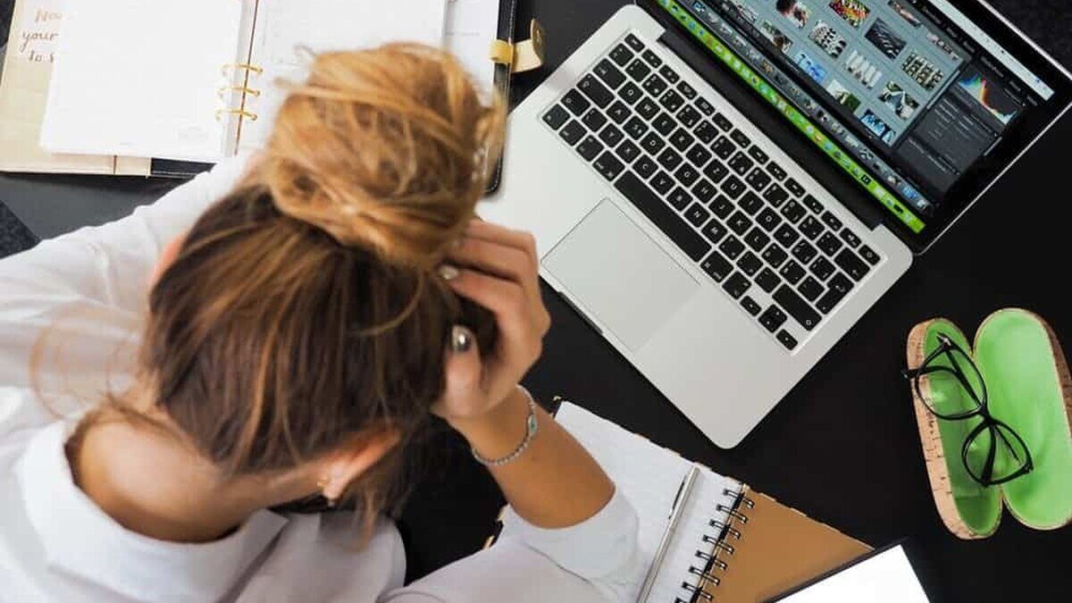 Ai nevoie urgentă de bani? Iată soluțiile care te salvează birou munca laptop