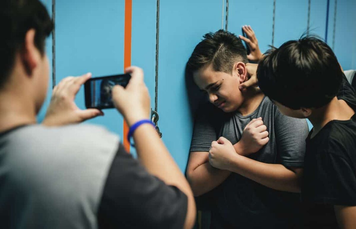 Ministerul Educaţiei în faţa problemei violenţei şcolare