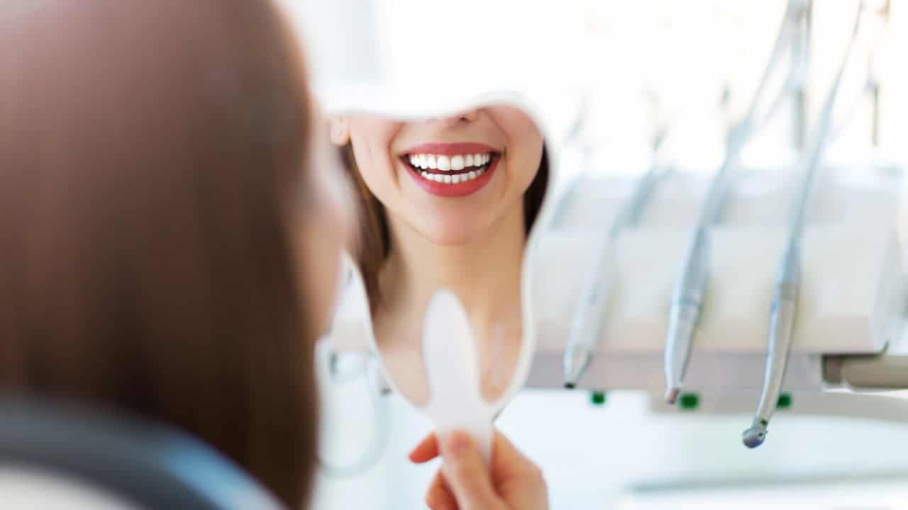 Care sunt cele mai importante avantaje ale implanturilor dentare?