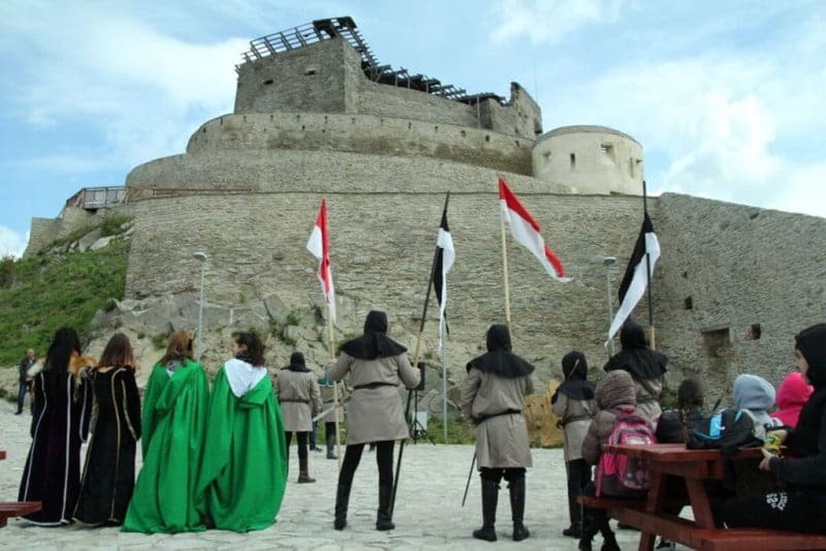 Hunedoara: Complexul Aqualand şi Cetatea Deva au adus aproape 4 milioane de lei la bugetul local