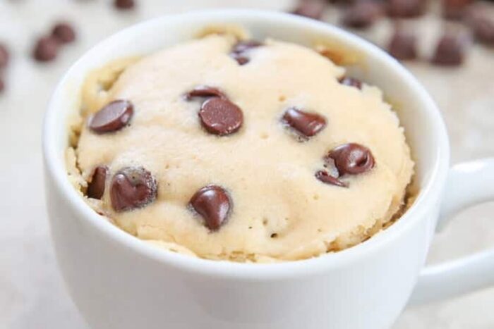 Cum prepari cea mai delicioasă rețetă de prăjitură la cană. Va fi gata în 10 minute! chocolate chip mug cake 11