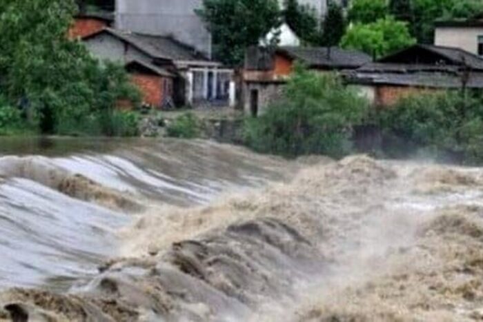 codul galben de inundatii prelungit pana vineri 3