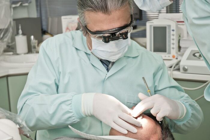 5 beneficii pe care le obții dacă mergi regulat la un control stomatologic dentist 2530990 1280