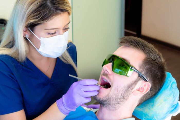 #LifeDentist-ii dezvăluie motivul pentru care apar cariile dentare dentist