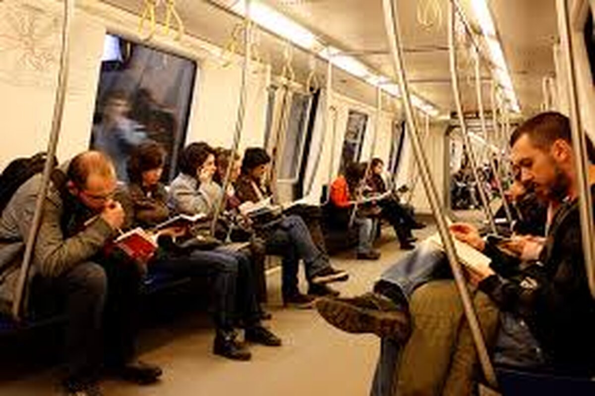 Ambasada Spaniei lansează prima campanie de promovare a literaturii la metrou