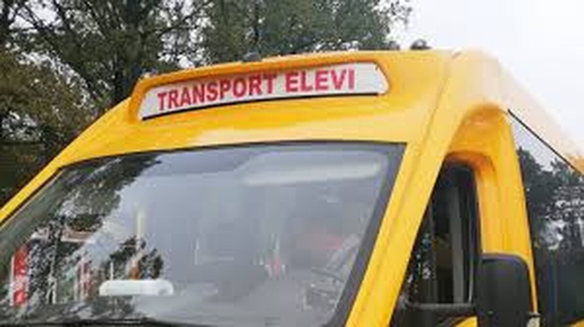Asociaţiile de elevi din ţară îşi manifestă protestul cu privire la intenţia Guvernului de a tăia gratuitatea la transport