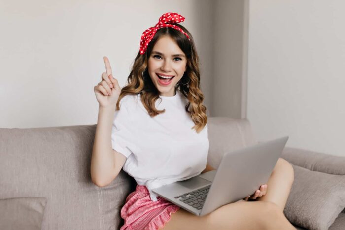 Top 5 beneficii de care poți avea parte ca model de videochat fata 7