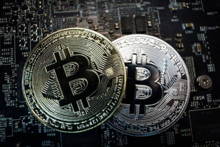 fondatorul firmei de tranzactii cu bitcoin coinflux retinut pent