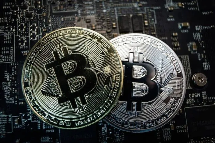 fondatorul-firmei-de-tranzactii-cu-bitcoin-coinflux-retinut-pent