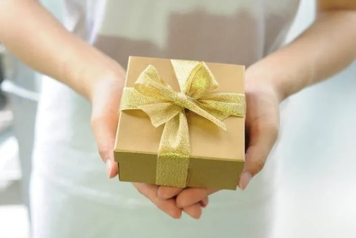 gift-box-2458012_960_720