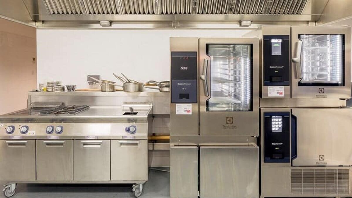 Echipamente HoReCa noi vs. la mâna a doua horeca1